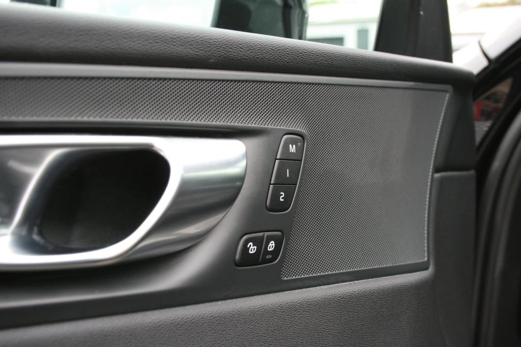 Volvo XC60 2.0 t6 plug-in hybrid awd plus black edition