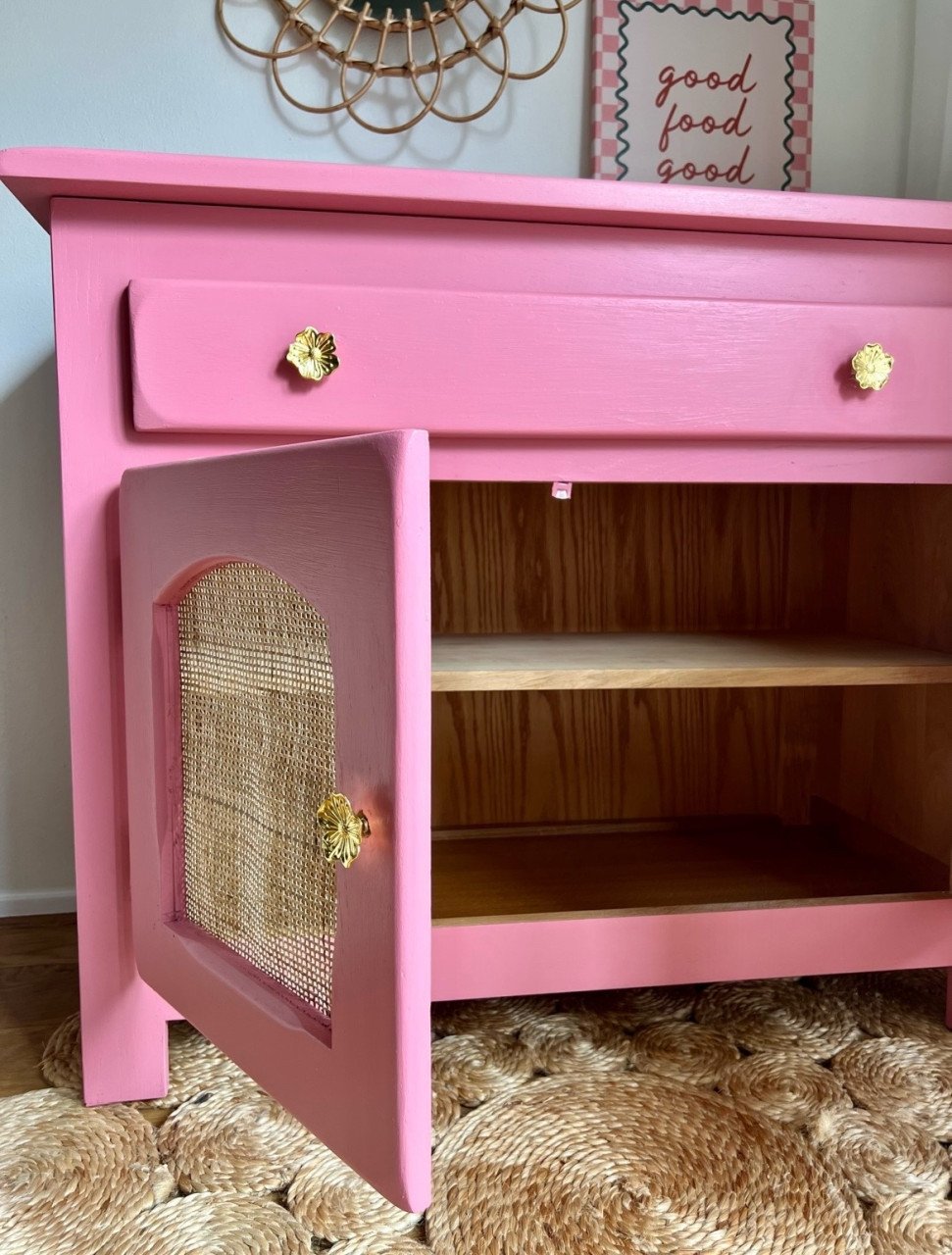 Gerestyled roze dressoir / commode – massief hout & rotan