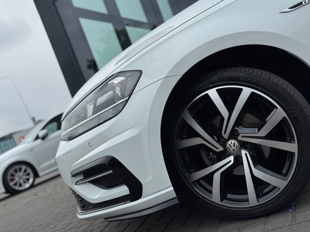 Volkswagen Golf 1.0 tsi r-line * navigatie * adaptieve cruise control * pdc