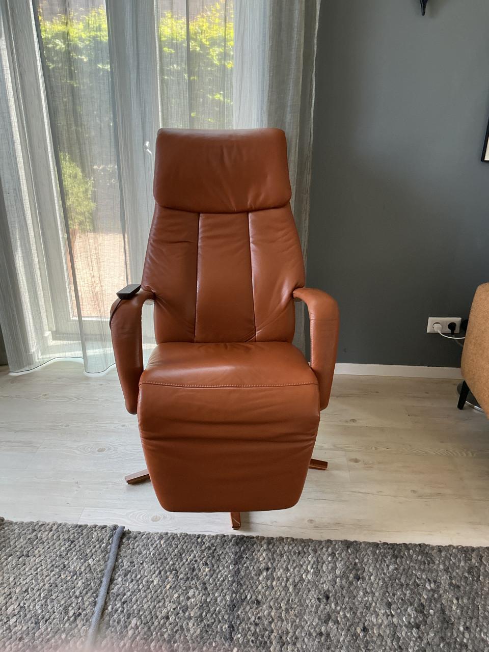 Prominent relaxfauteuil, zeer comfortabel met accu en onderrugsteun