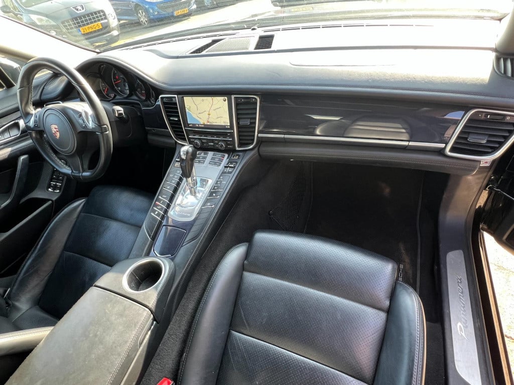 Porsche Panamera schuif/kanteldak, leer, navi, afn. trekhaak enz...