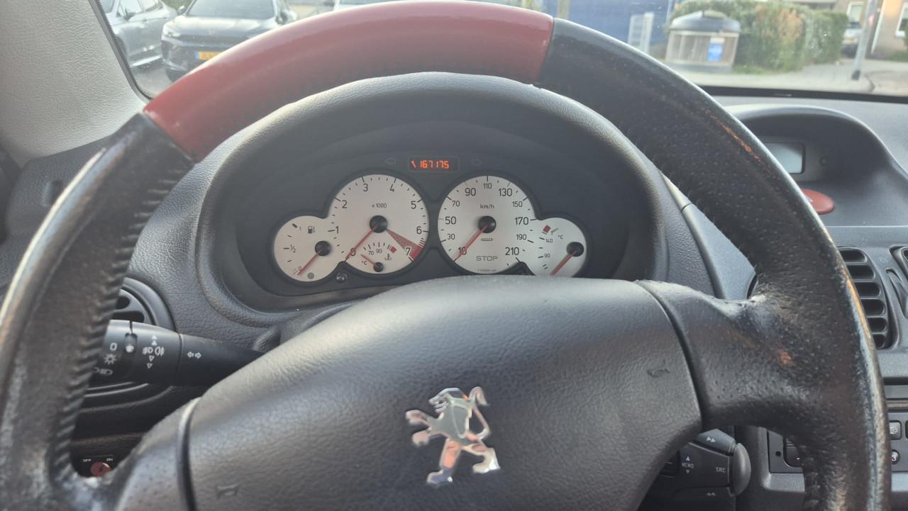 Peugeot 206cc cabrio met Apk tot 04-2027