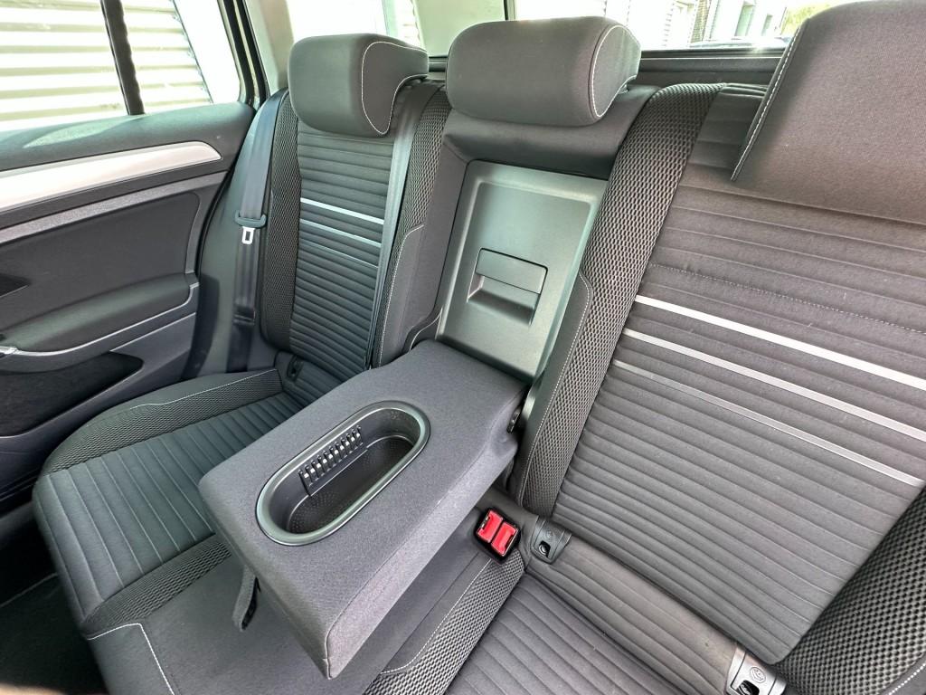 Volkswagen Golf 1.4 tsi cup edition trekhaak parkeersensoren elect. inklapb