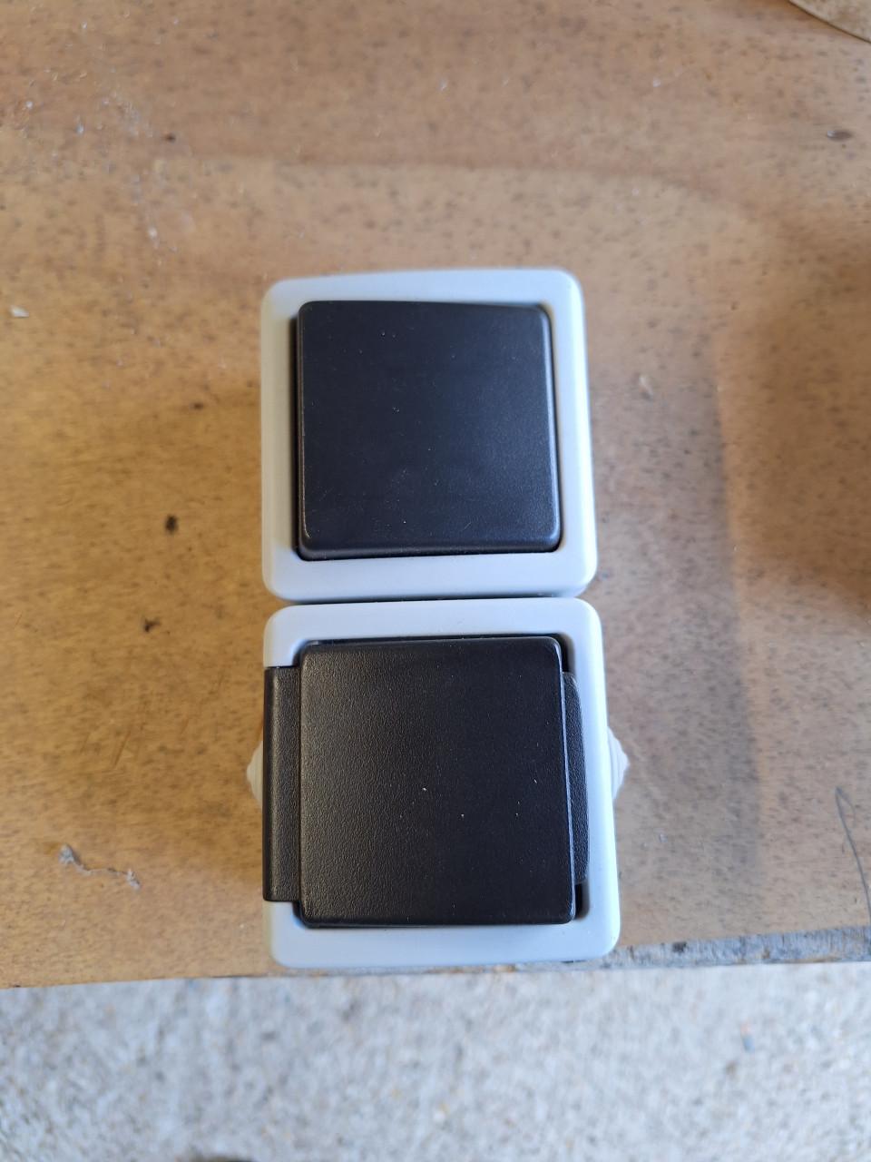 Schakelaar met stopcontact waterdicht