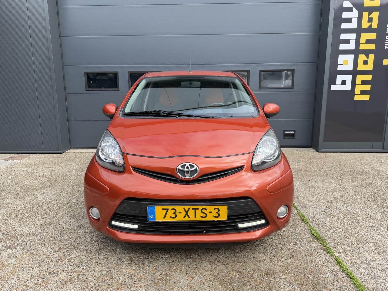 Toyota Aygo 1.0 12V Vvt-i 5DRS 2012 Dynamic Orange Airco Apk