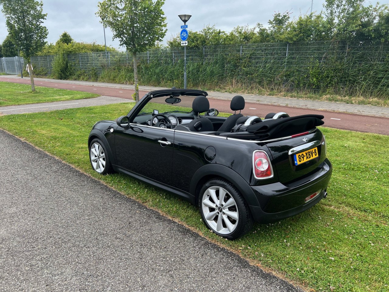Prachtige Mini One Cabriolet uit 2012 met slechts 114.000 km