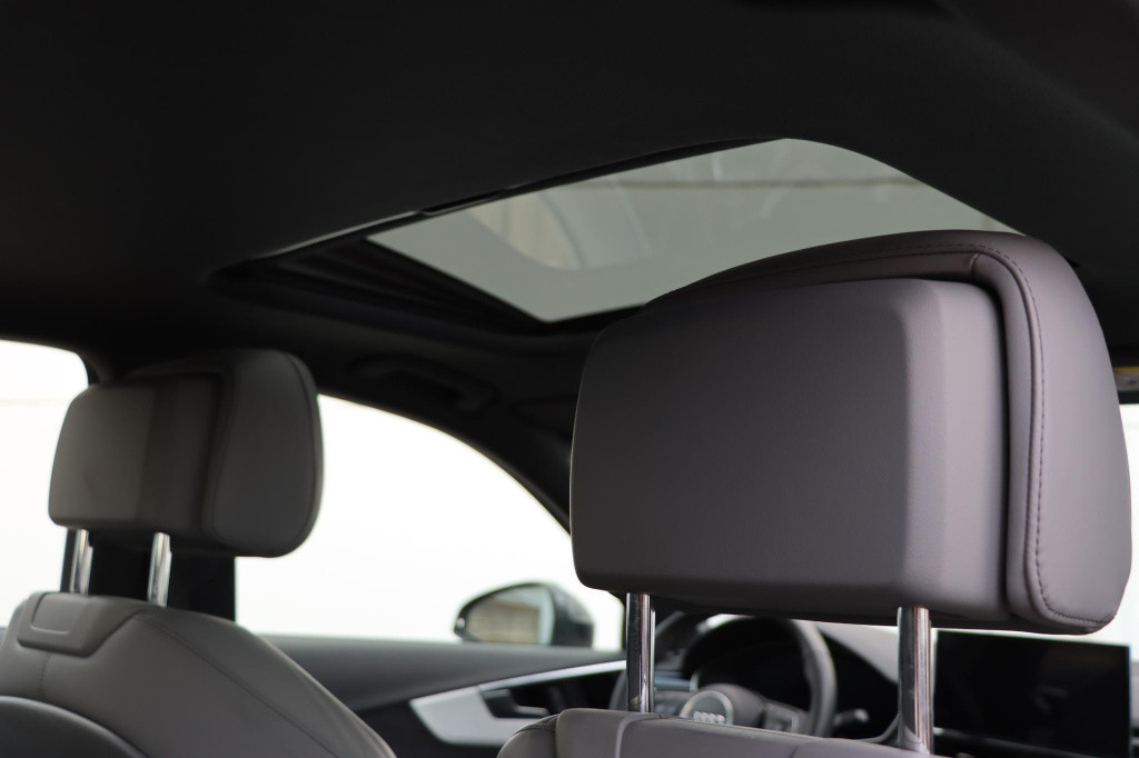 Audi A4 limousine 35 tfsi launch edition sport
