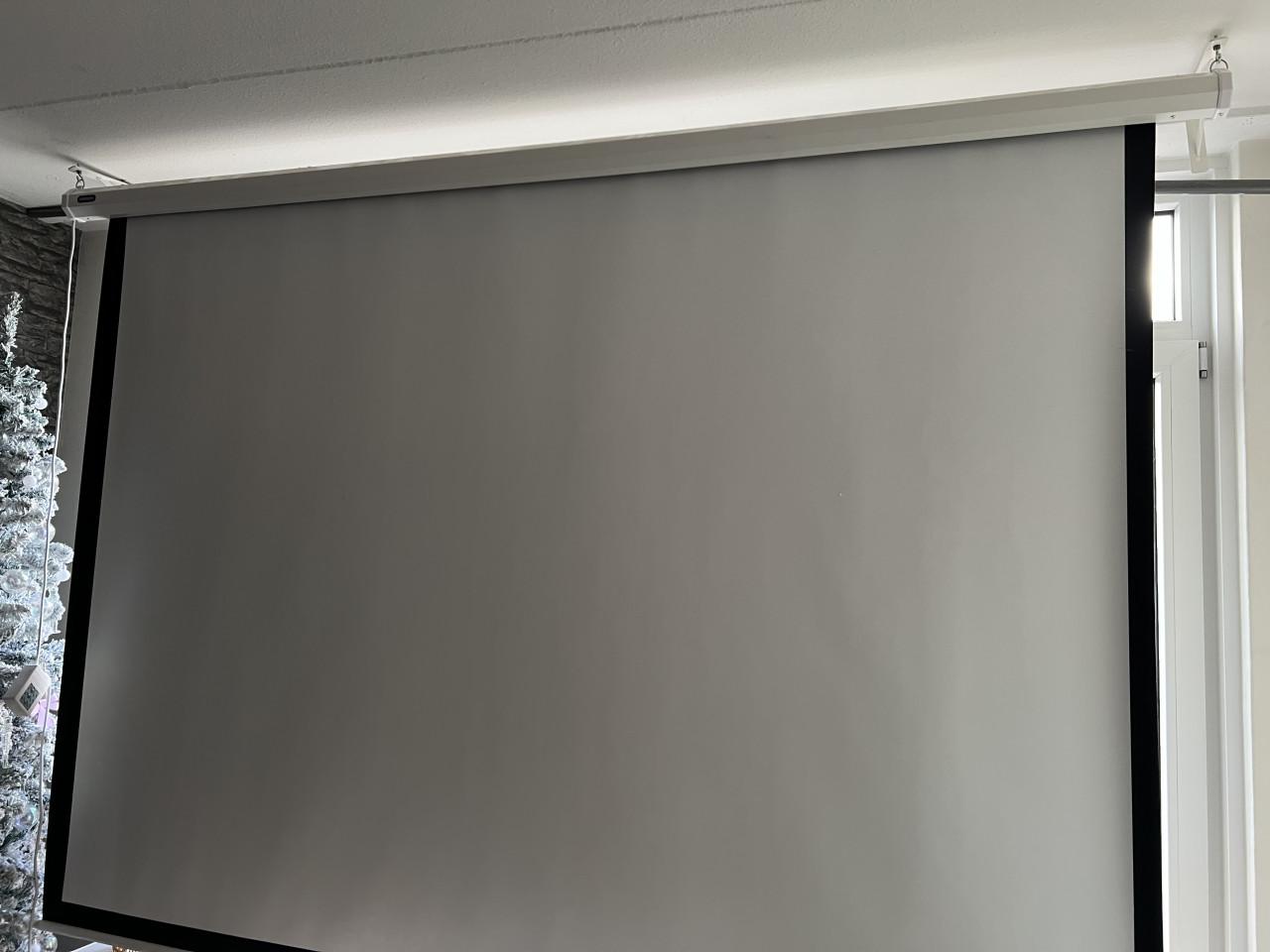 Beamer + projectiescherm set – WIMIUS beamer – goede staat