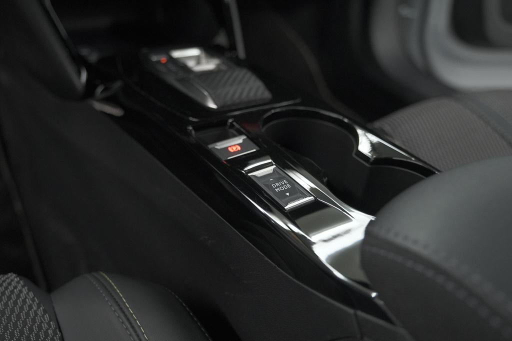 Peugeot 2008 puretech 130 eat8 gt | camera | apple carplay | parkeersensore