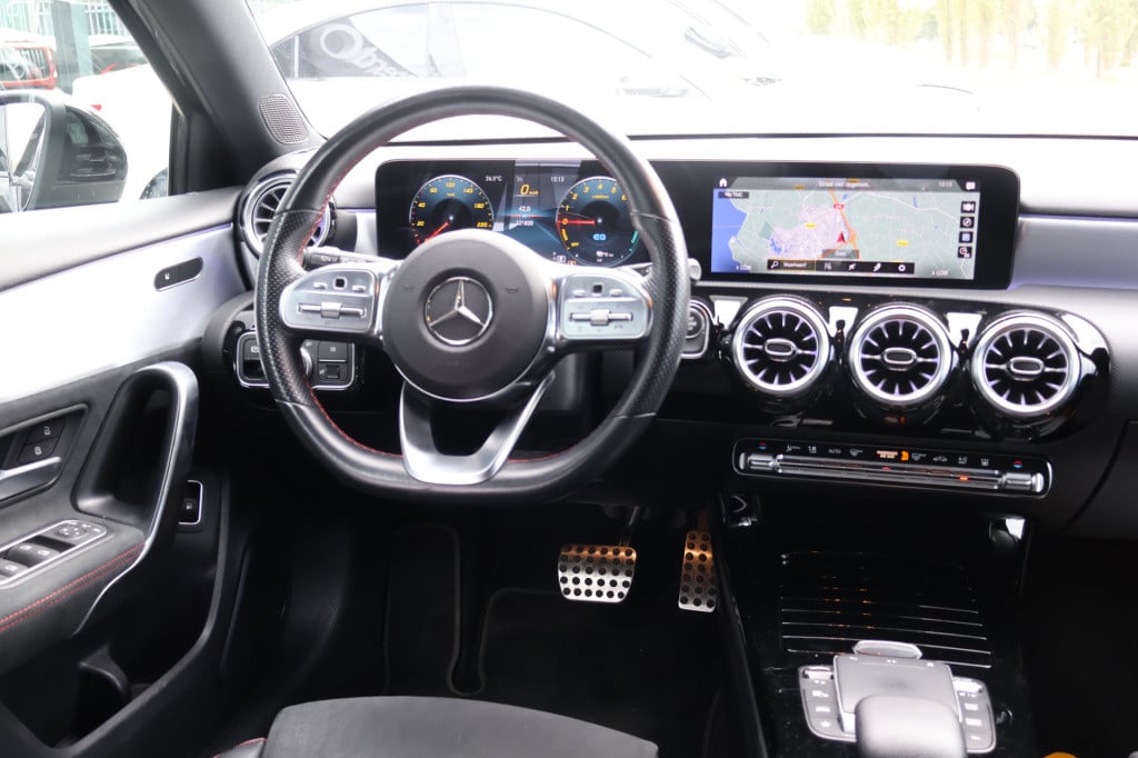 Mercedes-Benz A-Klasse 250 e business solution amg limited l mbux l camera 