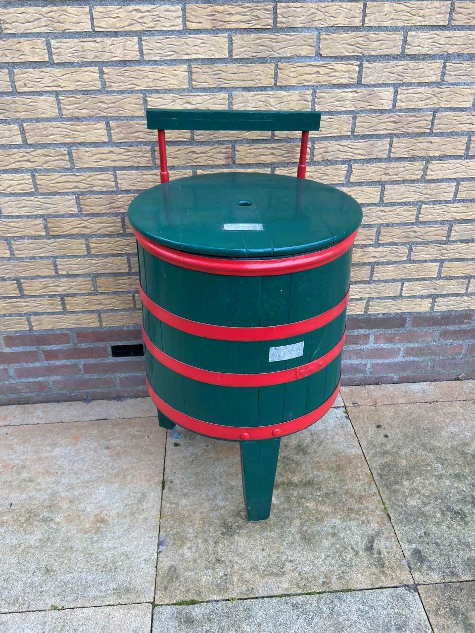 Ouderwetse houten wastobbe