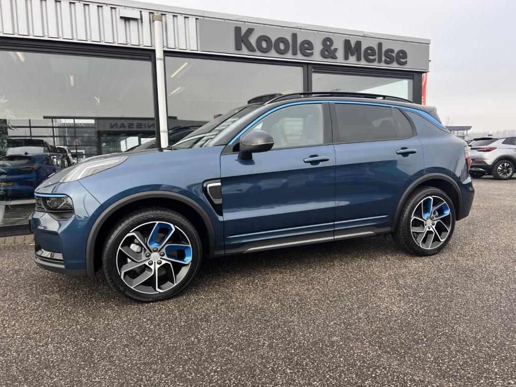 Lynk & Co 01 1.5 261pk phev , 360gr camera , pano dak , stuur en stoel verw
