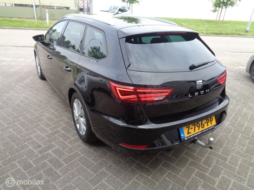 Seat Leon Sportstourer st 1.0 ecotsi style business/airco/led/pdc/automaat 