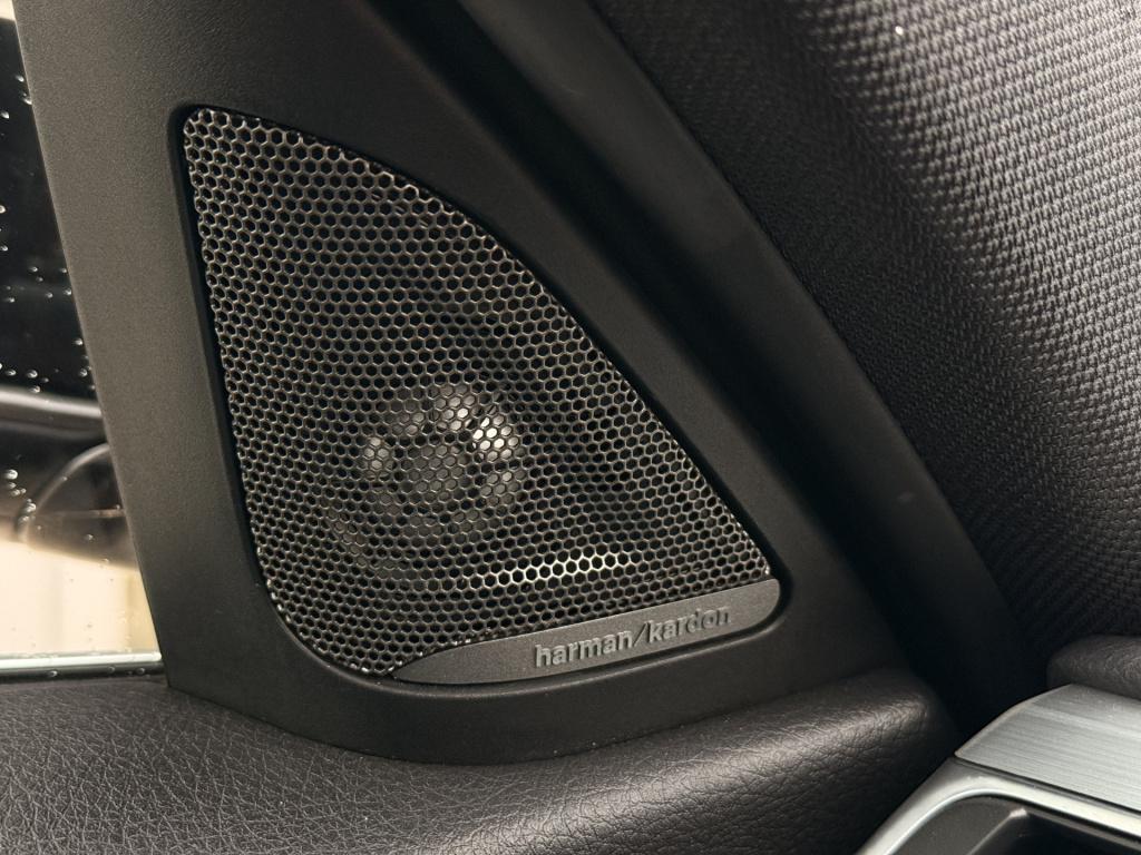 BMW 3-serie 330e m-sport | head-up | cruise | stoelverwarming | 360 | leder