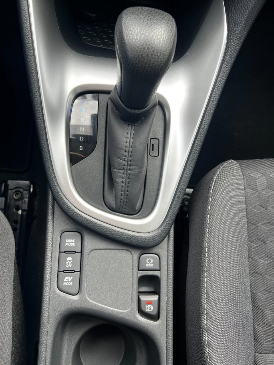 Toyota Yaris 1.5 hybrid dynamic line, camera, carplay, navi enz..