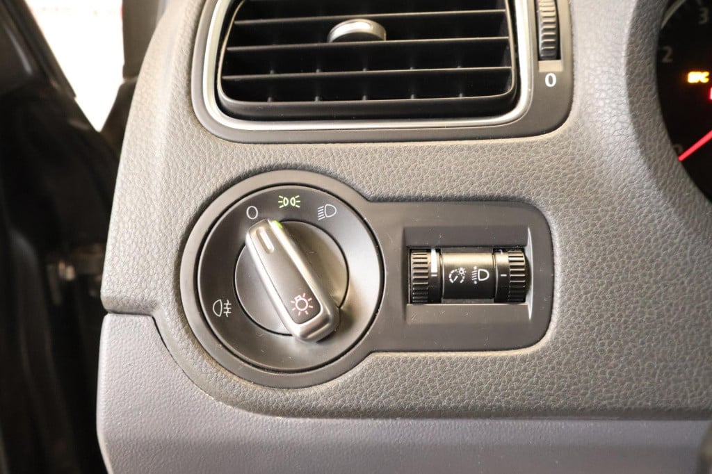 Volkswagen Polo 1.4-16v highline, pdc achter, trekhaak, el ramen, nw distri