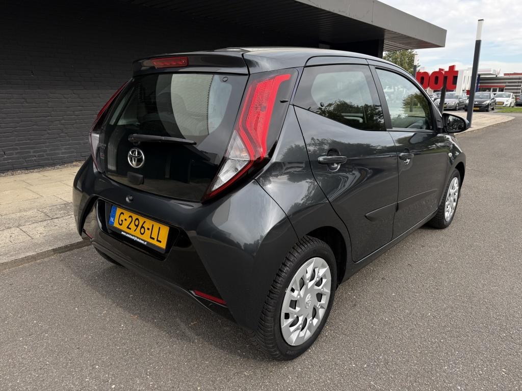 Toyota Aygo 1.0 vvt-i x-play - carplay - android auto -