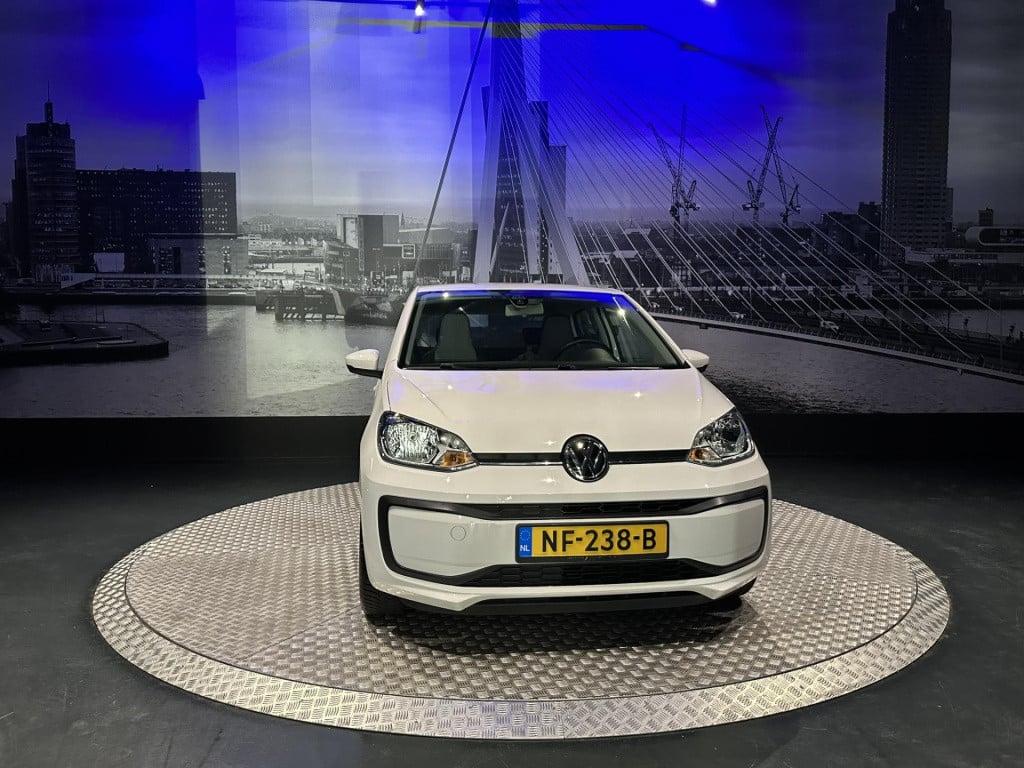 Volkswagen UP! 1.0 bmt move up! *camera*pdc*cruise*