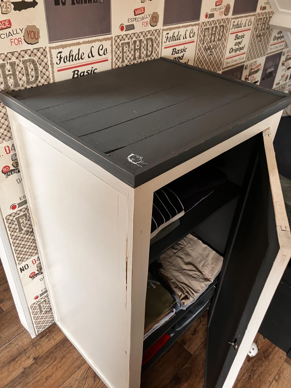 Brocante kastje grijs/wit brocante markt Lille