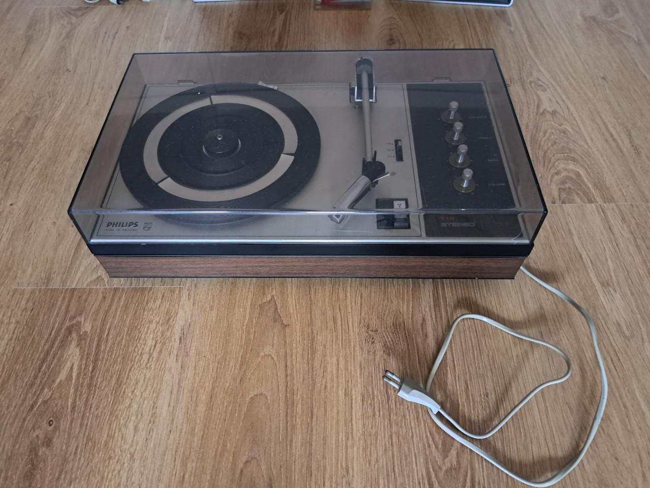 Platenspeler Type Philips 715 compleet.