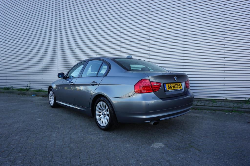 BMW 3-serie 318i business line climate / navi / cruise / pano / elektr. ram
