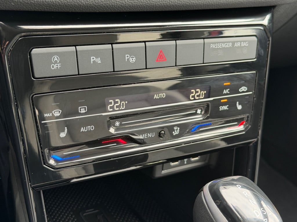 Volkswagen T-cross 1.0 tsi 116pk style | trekhaak | camera | navi | led gri