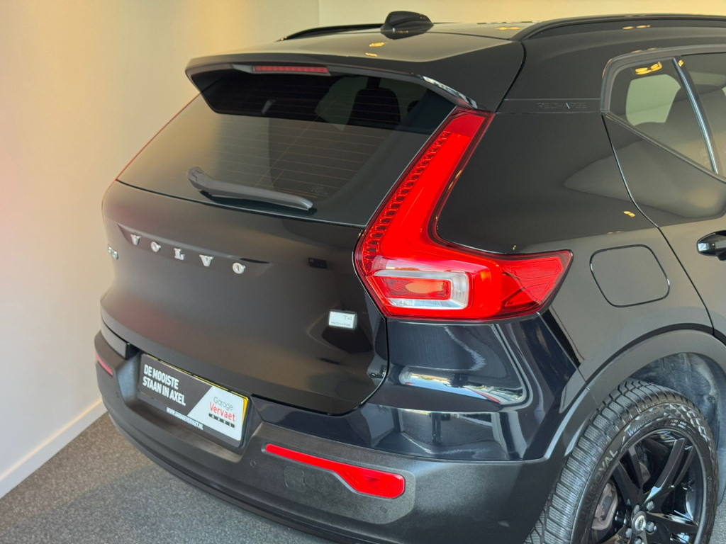 Volvo XC40 1.5 t4 recharge r-design black edition