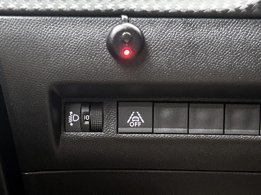 Peugeot E-2008 ev allure 50 kwh | rijklaar | navigatie |parkeersensoren v+a
