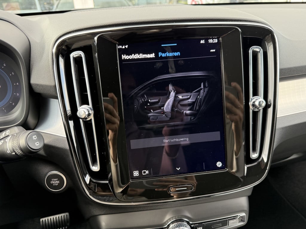 Volvo XC40 b4 197pk plus dark |adap.cruise| trekhaak | camera| elektrische