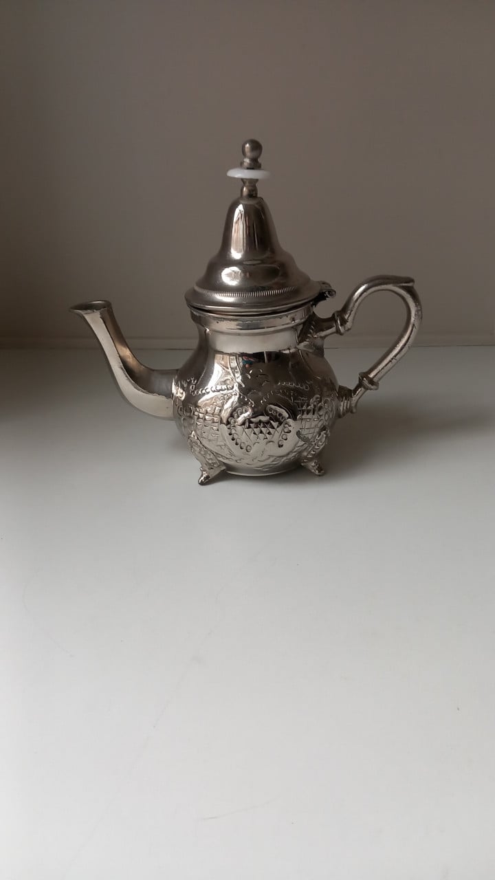 Vintage koffiepot op voet