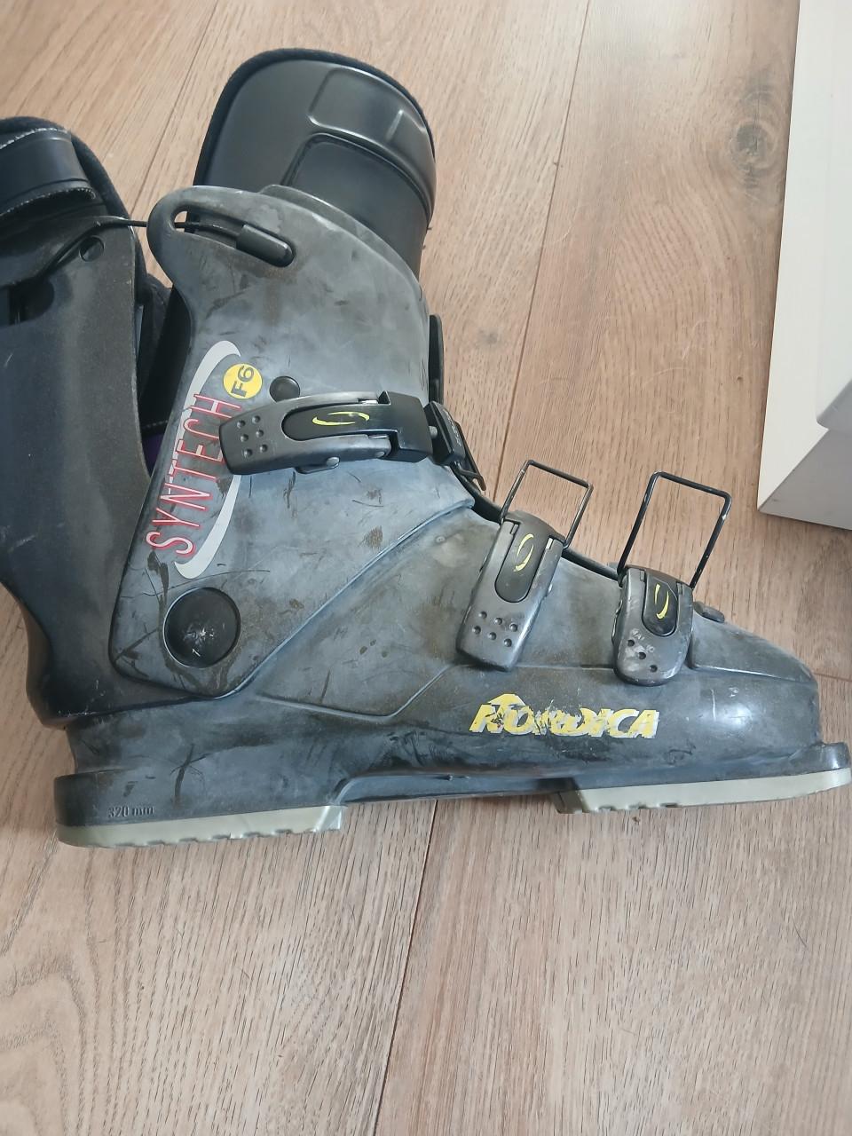 Ski's Elan 1,68 en schoenen mt 43