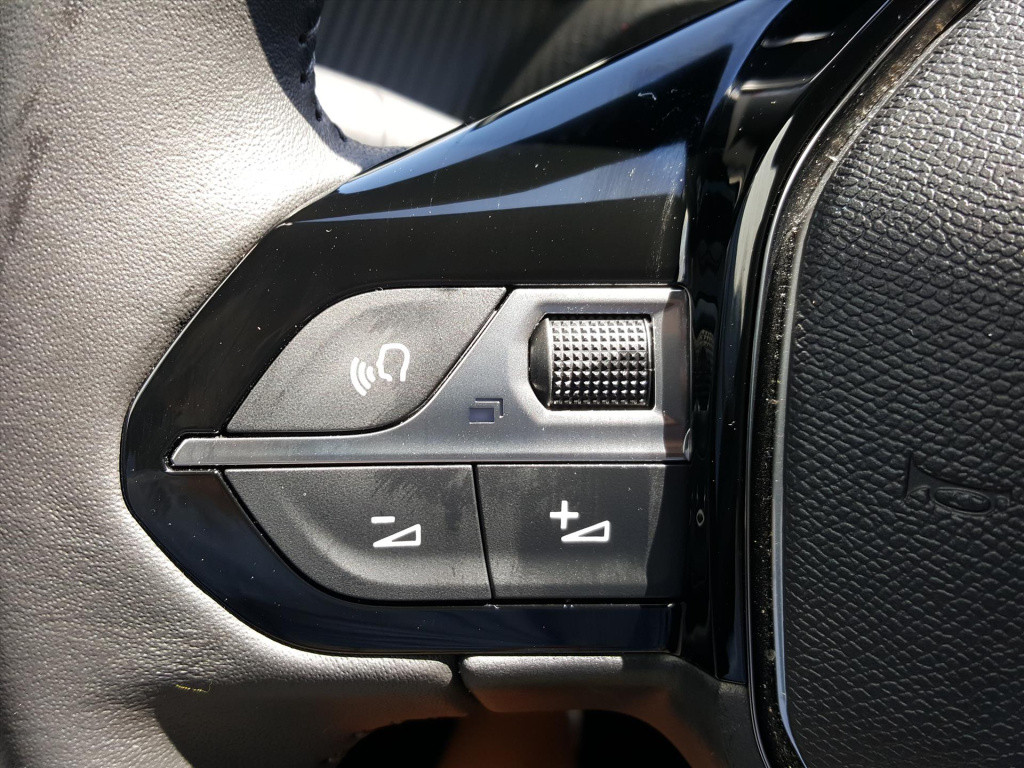 Peugeot 2008 1.2 puretech 100pk allure pack navi | bluetooth | applecarplay