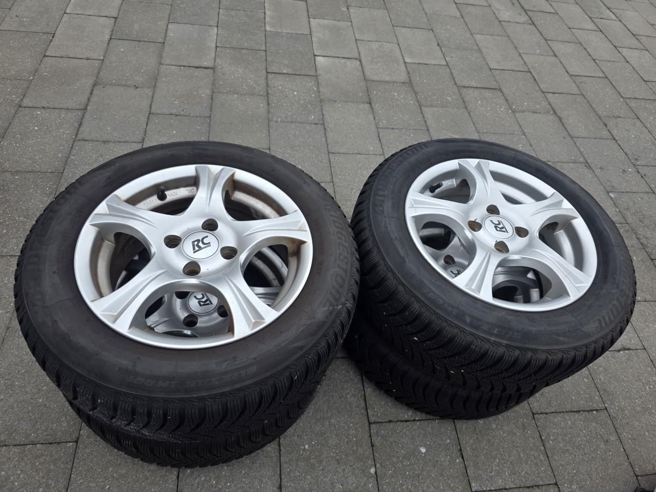 Bridgestone winterbanden 14 inch zgan met velgen