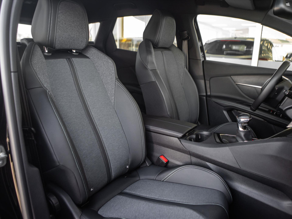 Peugeot 3008 1.2 puretech 130pk allure