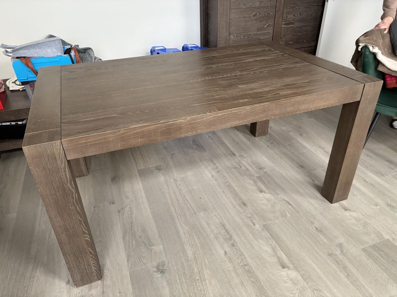 2 Kasten, tafel , kleine tafel