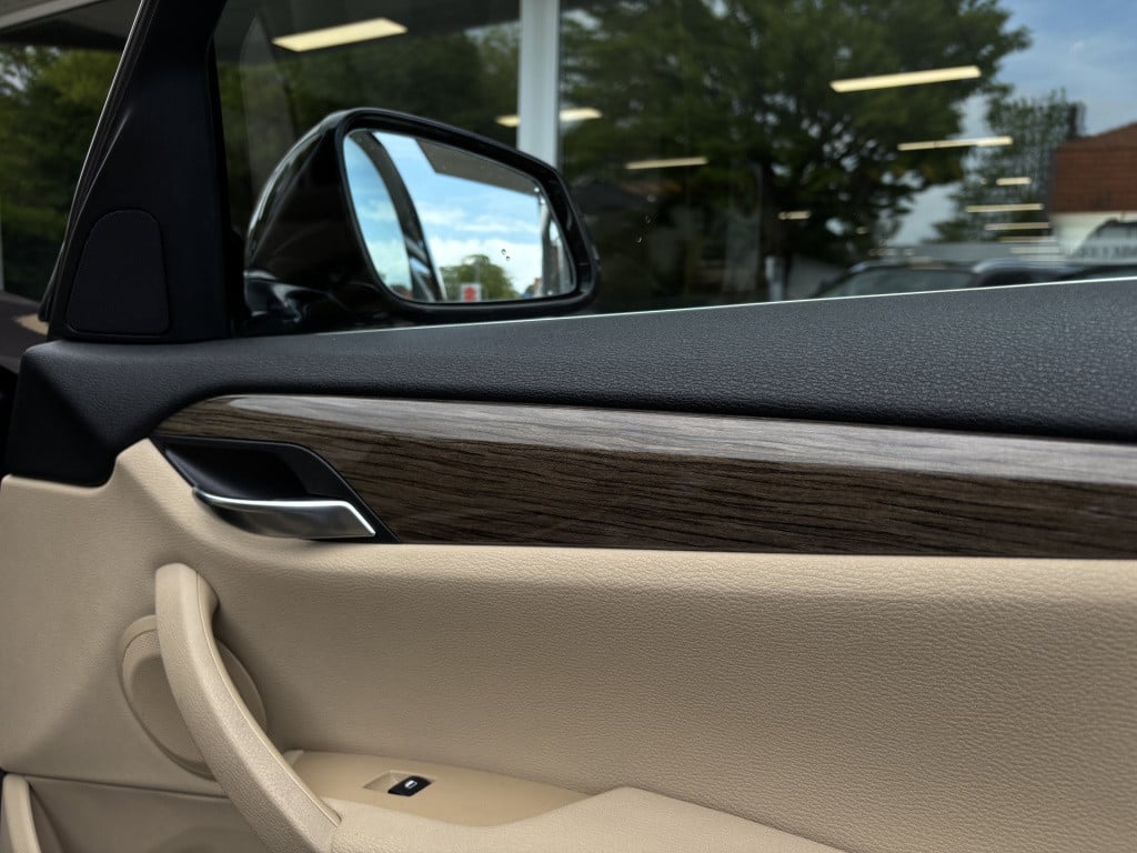 BMW X1 sdrive20i chrome line