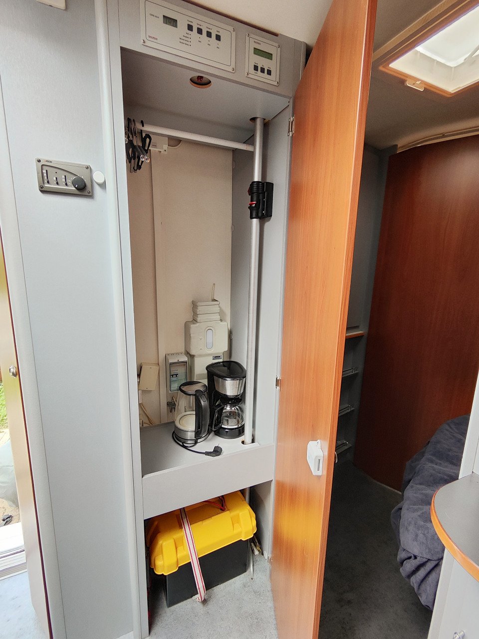 Luxe Kip caravan zeer compleet, incl. voortent en luifel.