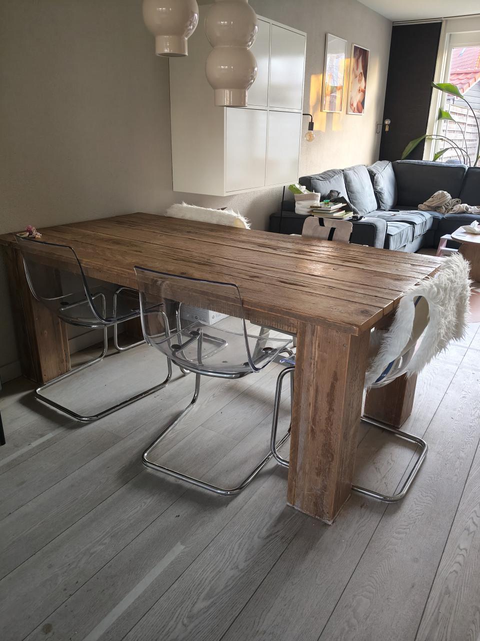 Houten eettafel