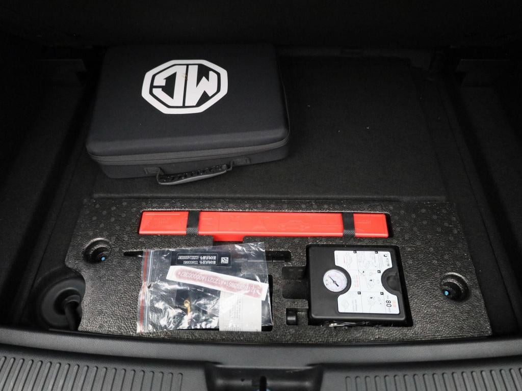 MG Mg4 64 kwh luxury all-season banden / navigatiesysteem / carplay / remot