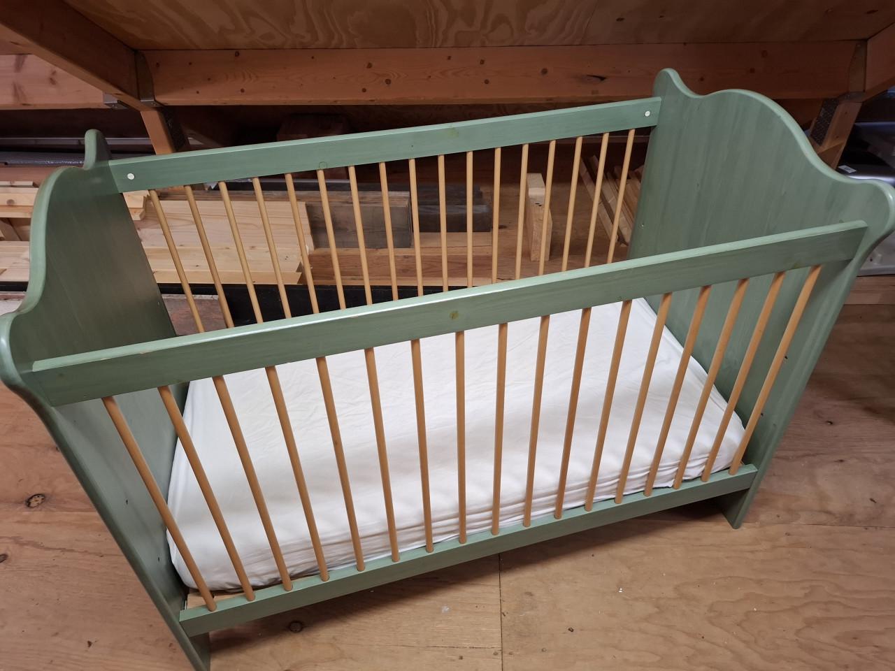 Groen Vintage Ledikantje - Classic model €45,-
