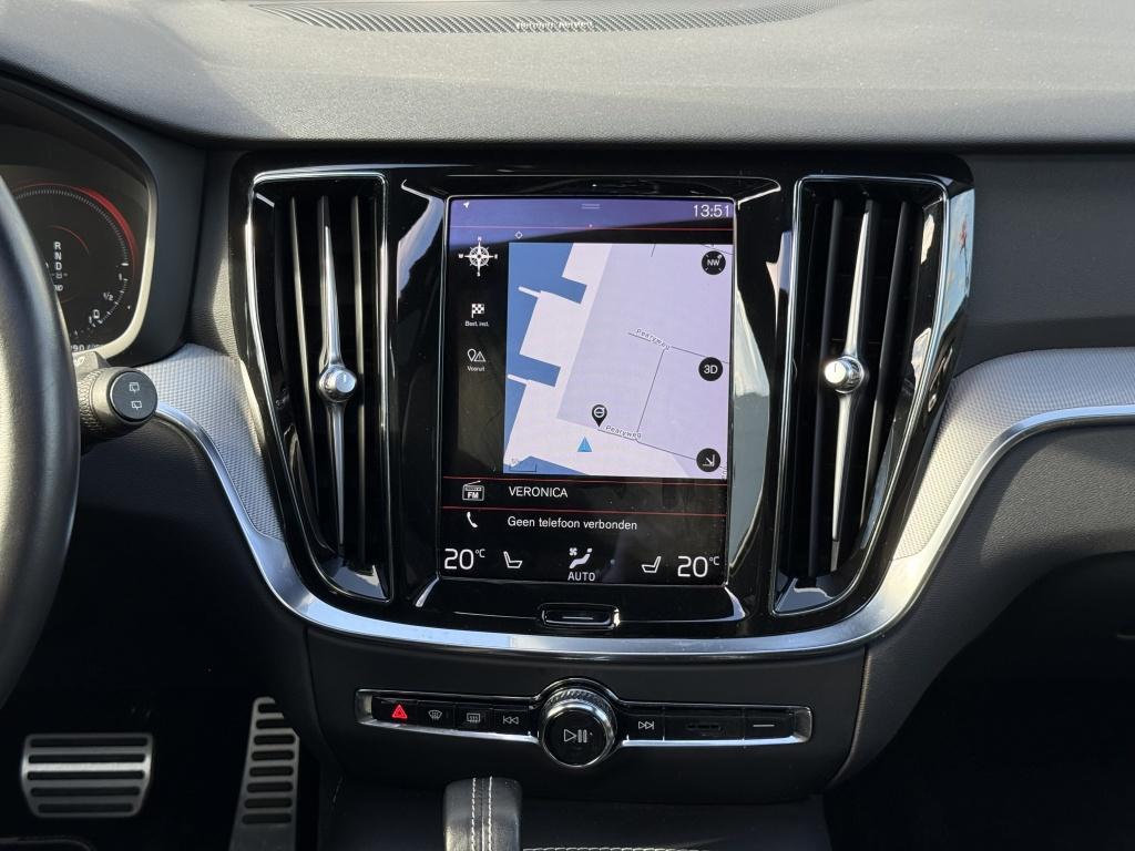 Volvo V60 t6 340pk recharge r-design| panodak| adap.cruise| 360camera| awd