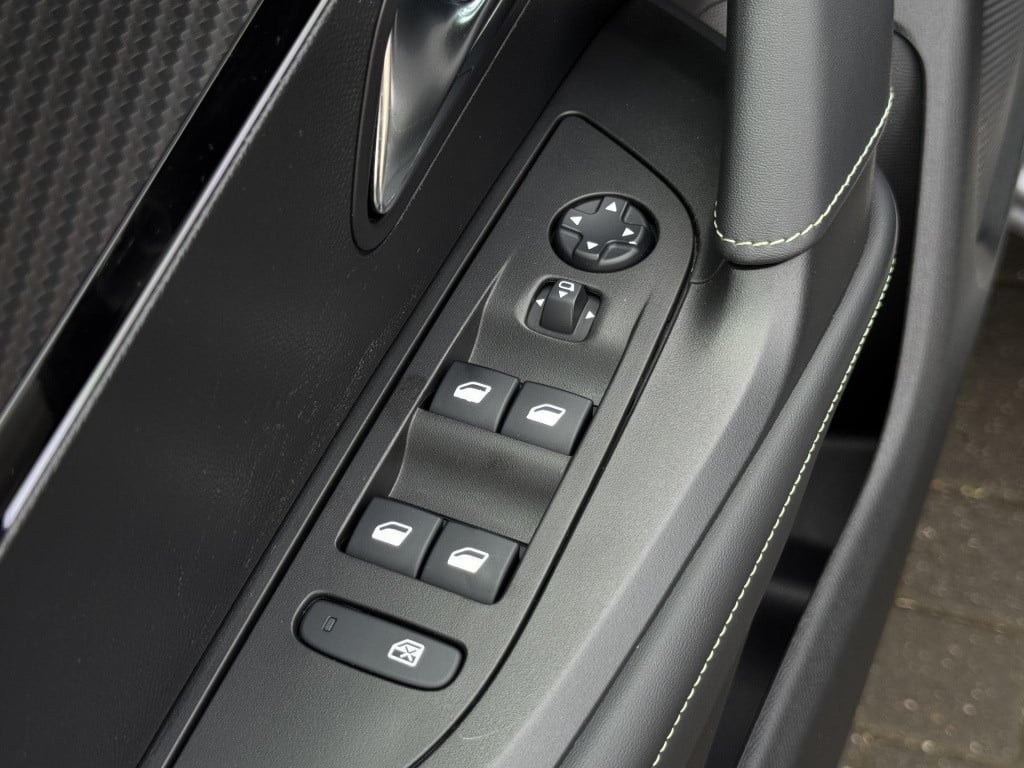 Peugeot E-2008 ev gt 50 kwh | adapt. cruise control | stoelverwarming | dod