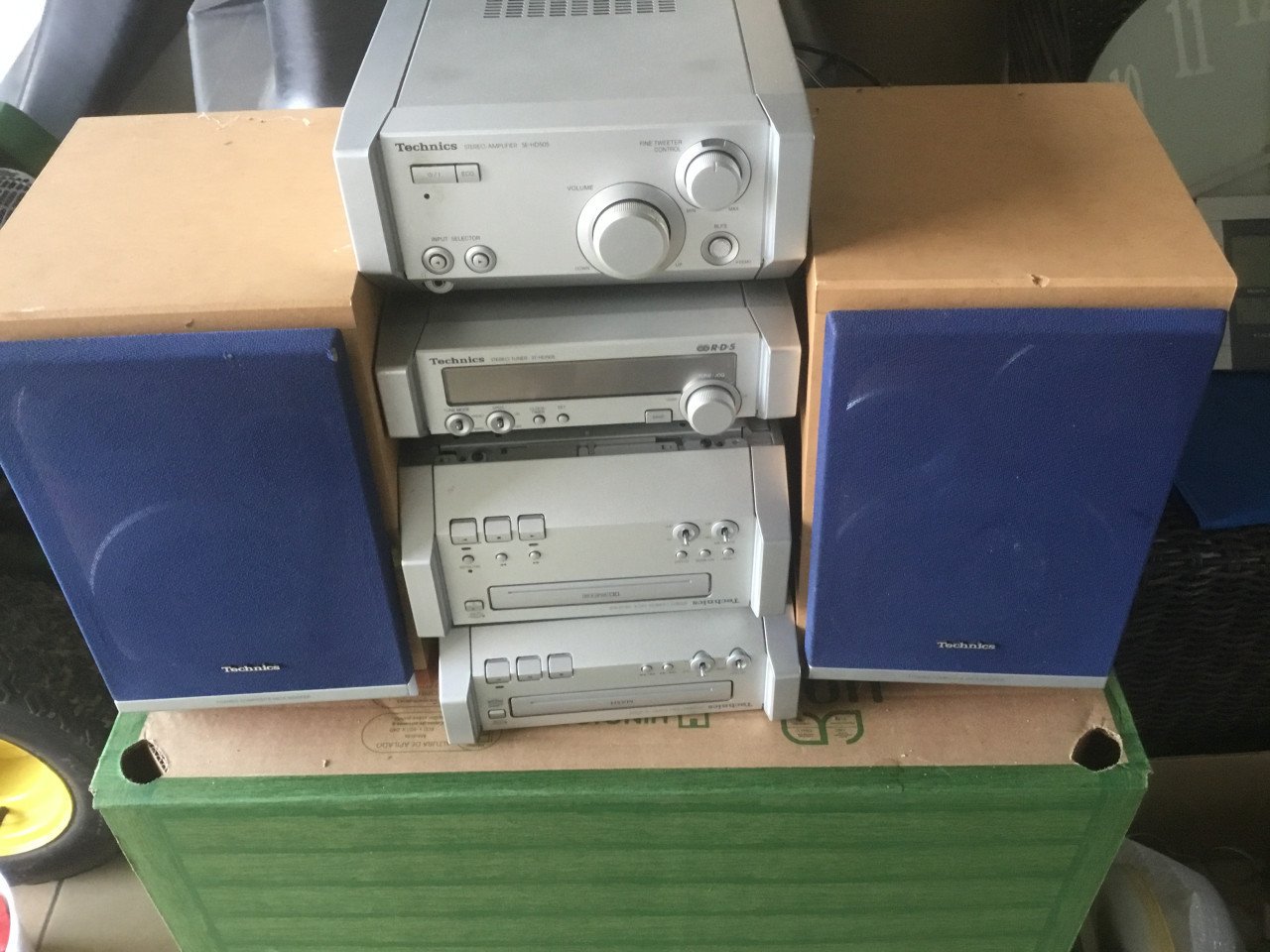 Stereo toren technick / cassettespeler/ C.D./ mooi geluid/ inclusief 2 boxe