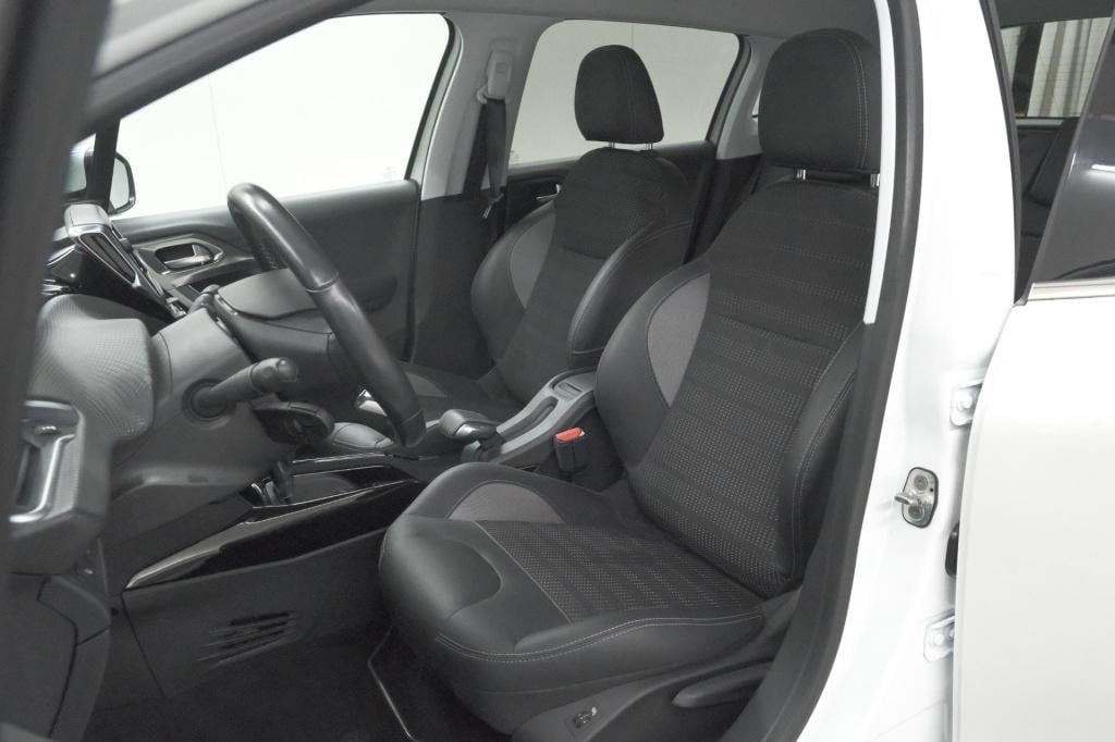 Peugeot 2008 puretech 110 eat6 allure | trekhaak | apple carplay | parkeers