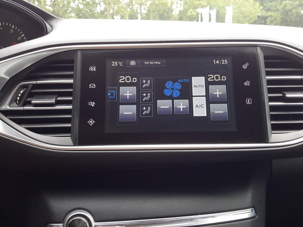 Peugeot 308 1.2 e-thp 110pk blue lease premium | navigatie | bt | cruise & 