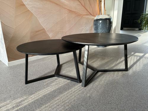 Eiken salontafels 1x 90x40h en 1x65x35h