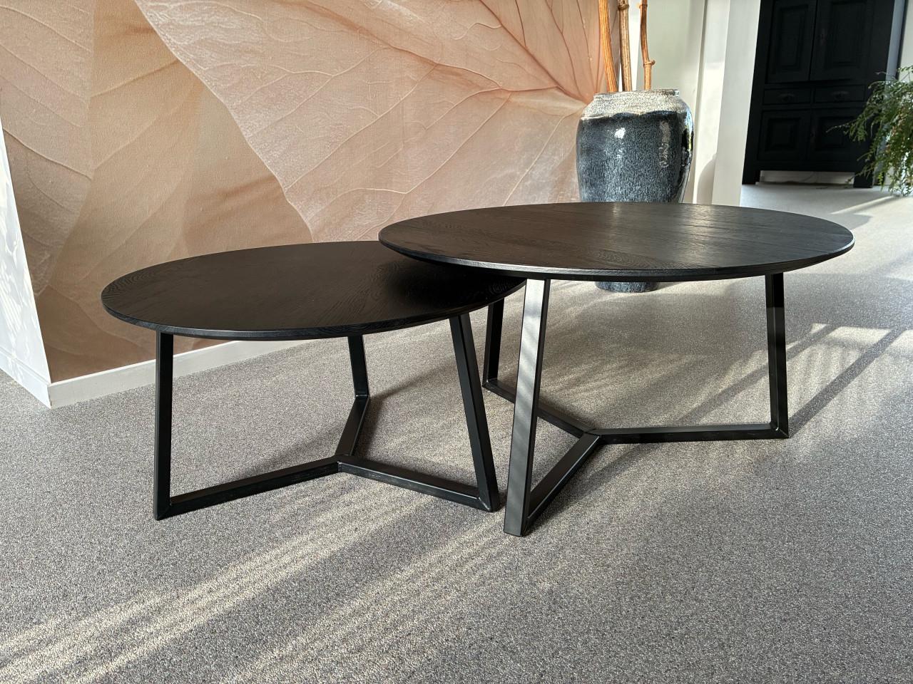 Eiken salontafels 1x 90x40h en 1x65x35h