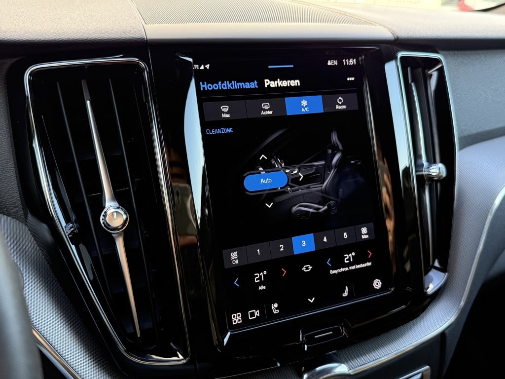 Volvo XC60 t8 455pk recharge plus dark| panodak| adap.cruise| trekhaak| ca