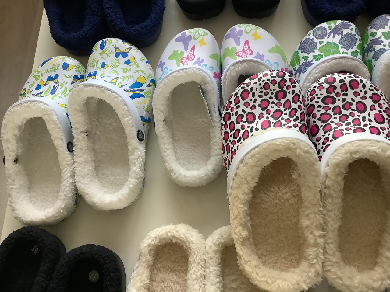 Partij leuke gevoerde klompen. ( partij 65)