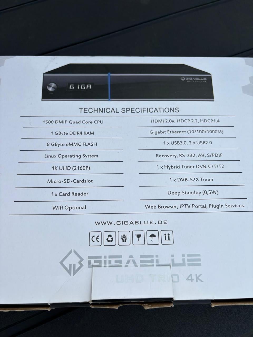 Partij 5x GigaBlue UHD Trio 4K ontvangers + Netgear Switch
